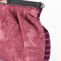 hand-woven clutch / fabric side / pink / detail