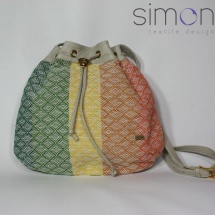 Woven shoulder bag with light grey leather